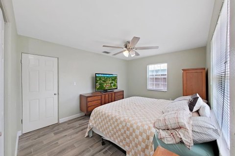 House in Saint Petersburg, Florida 2 bedrooms, 100.33 sq.m. № 2259031 - photo 26