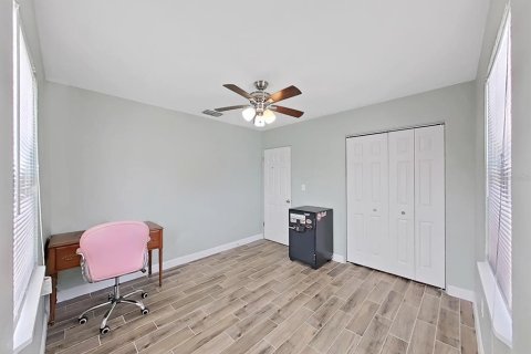 House in Saint Petersburg, Florida 2 bedrooms, 100.33 sq.m. № 2259031 - photo 23