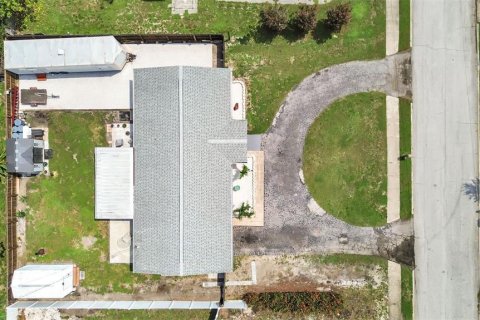 House in Saint Petersburg, Florida 2 bedrooms, 100.33 sq.m. № 2259031 - photo 2