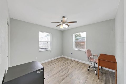 House in Saint Petersburg, Florida 2 bedrooms, 100.33 sq.m. № 2259031 - photo 22