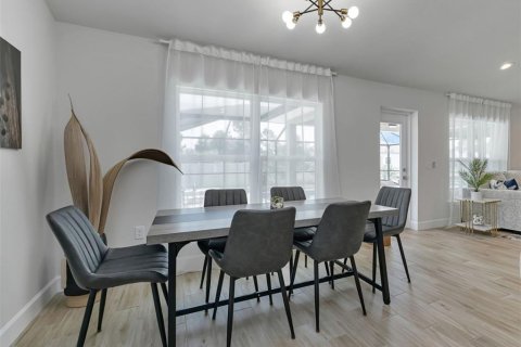 Villa ou maison à vendre à North Port, Floride: 4 chambres, 164.9 m2 № 1907193 - photo 8