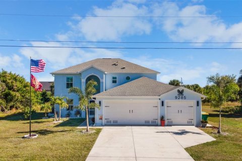 Casa en Port Charlotte, Florida 3 dormitorios, 202.16 m2 № 2116780