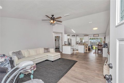 House in Belleview, Florida 3 bedrooms, 124.12 sq.m. № 2204727 - photo 6