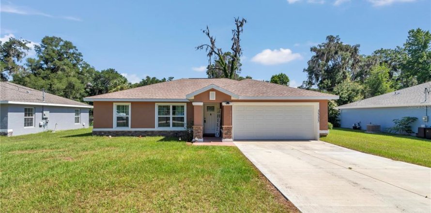 House in Belleview, Florida 3 bedrooms, 124.12 sq.m. № 2204727