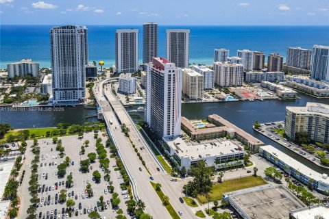 Copropriété à vendre à Hallandale Beach, Floride: 2 chambres, 94.76 m2 № 2063074 - photo 22