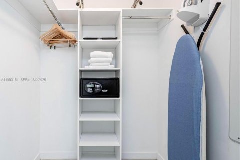 Copropriété à vendre à Hallandale Beach, Floride: 2 chambres, 94.76 m2 № 2063074 - photo 8