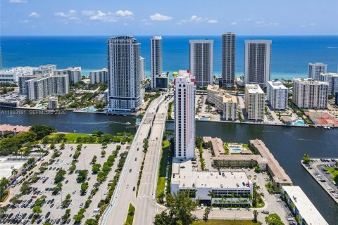 Copropriété à vendre à Hallandale Beach, Floride: 2 chambres, 94.76 m2 № 2063074 - photo 23