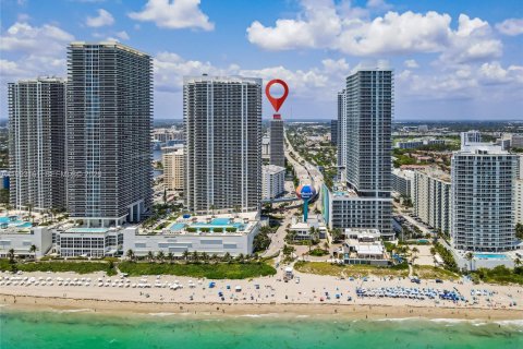 Condo à Hallandale Beach, Floride, 2 chambres  № 2063074