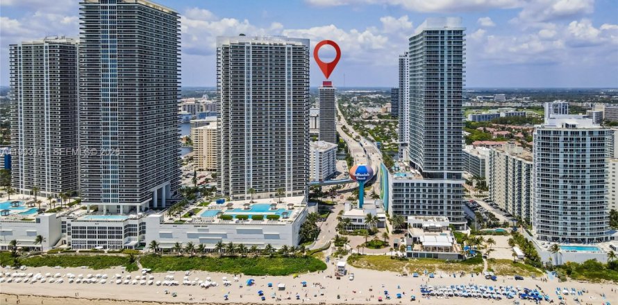 Condo à Hallandale Beach, Floride, 2 chambres  № 2063074