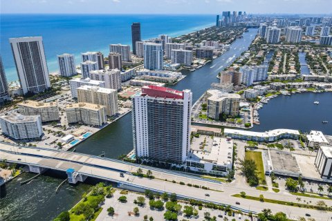 Copropriété à vendre à Hallandale Beach, Floride: 2 chambres, 94.76 m2 № 2063074 - photo 24