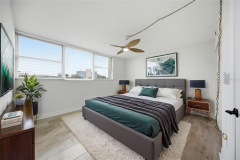 Condo in South Pasadena, Florida, 1 bedroom № 2219348 - photo 14