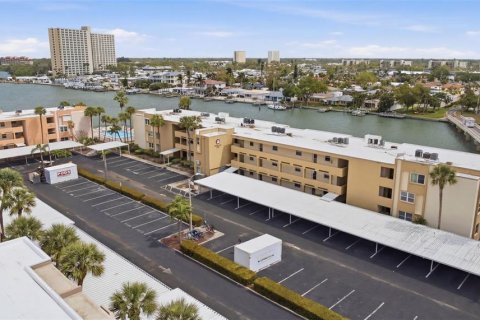 Condo in South Pasadena, Florida, 1 bedroom № 2219348 - photo 22