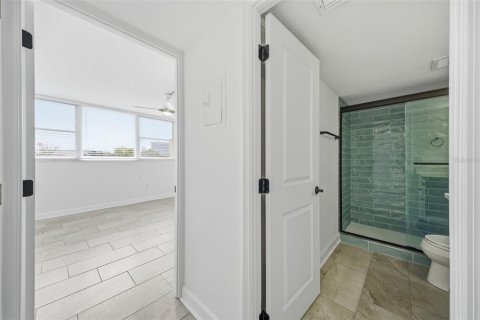 Condo in South Pasadena, Florida, 1 bedroom № 2219348 - photo 16