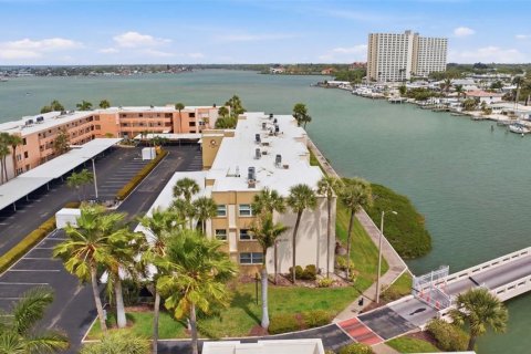 Condo in South Pasadena, Florida, 1 bedroom № 2219348 - photo 23