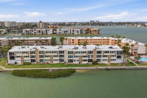 Condo in South Pasadena, Florida, 1 bedroom № 2219348 - photo 30