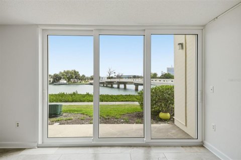 Condo in South Pasadena, Florida, 1 bedroom № 2219348 - photo 20