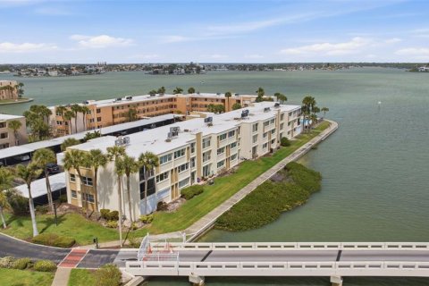 Condo in South Pasadena, Florida, 1 bedroom  № 2219348
