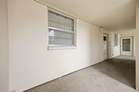 Condo in South Pasadena, Florida, 1 bedroom № 2219348 - photo 3