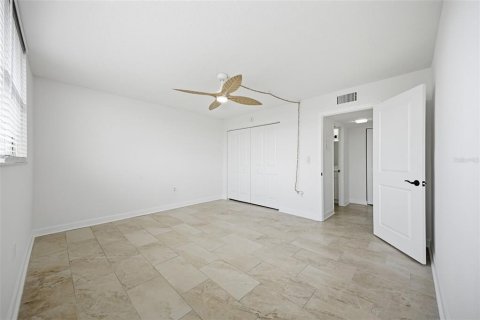 Condo in South Pasadena, Florida, 1 bedroom № 2219348 - photo 15