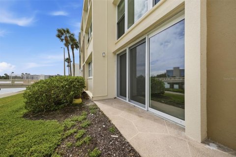 Condo in South Pasadena, Florida, 1 bedroom № 2219348 - photo 21
