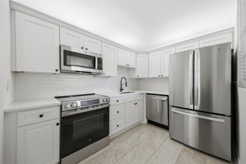 Condo in South Pasadena, Florida, 1 bedroom № 2219348 - photo 10