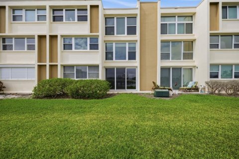 Condo in South Pasadena, Florida, 1 bedroom № 2219348 - photo 25