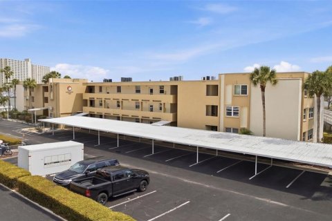 Condo in South Pasadena, Florida, 1 bedroom № 2219348 - photo 27