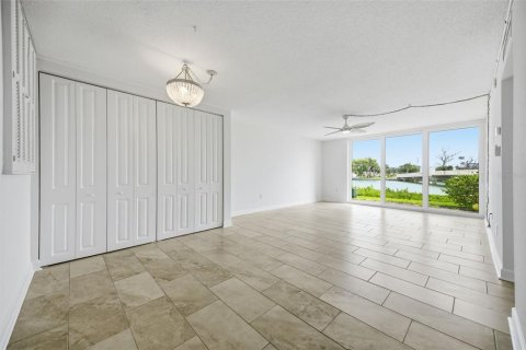 Condo in South Pasadena, Florida, 1 bedroom № 2219348 - photo 5