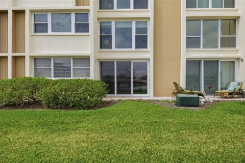 Condo in South Pasadena, Florida, 1 bedroom № 2219348 - photo 26