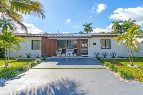 Купить виллу или дом в Майами, Флорида 5 спален, 233.46м2, № 2033853 - фото 2