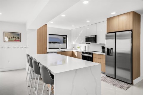 Купить виллу или дом в Майами, Флорида 5 спален, 233.46м2, № 2033853 - фото 12