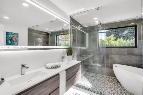 Купить виллу или дом в Майами, Флорида 5 спален, 233.46м2, № 2033853 - фото 21