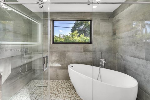 Купить виллу или дом в Майами, Флорида 5 спален, 233.46м2, № 2033853 - фото 22
