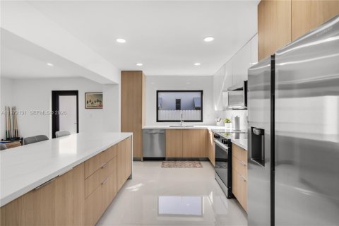 Купить виллу или дом в Майами, Флорида 5 спален, 233.46м2, № 2033853 - фото 13