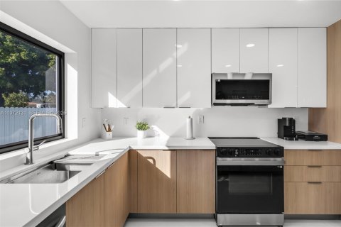 Купить виллу или дом в Майами, Флорида 5 спален, 233.46м2, № 2033853 - фото 14