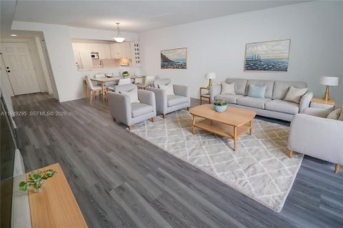 Кондоминиум с 3 спальнями в Норт-Майами-Бич, Флорида № 2062258