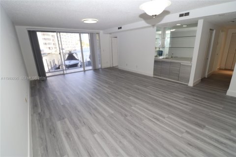 Copropriété à louer à North Miami Beach, Floride: 3 chambres, 116.13 m2 № 2062258 - photo 22