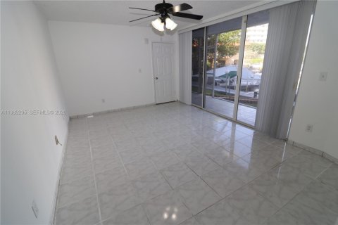 Copropriété à louer à North Miami Beach, Floride: 3 chambres, 116.13 m2 № 2062258 - photo 8