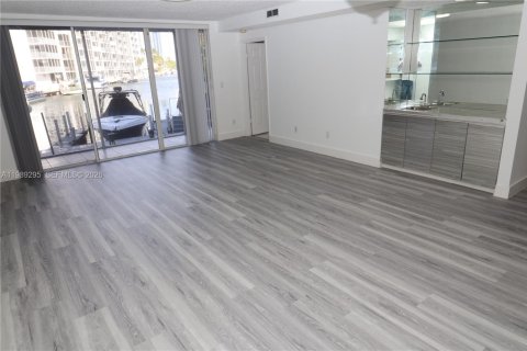 Copropriété à louer à North Miami Beach, Floride: 3 chambres, 116.13 m2 № 2062258 - photo 13