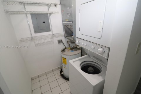 Copropriété à louer à North Miami Beach, Floride: 3 chambres, 116.13 m2 № 2062258 - photo 21