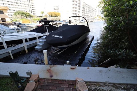 Copropriété à louer à North Miami Beach, Floride: 3 chambres, 116.13 m2 № 2062258 - photo 19