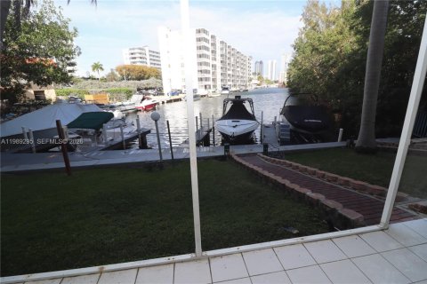 Copropriété à louer à North Miami Beach, Floride: 3 chambres, 116.13 m2 № 2062258 - photo 30