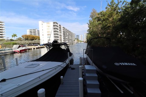 Copropriété à louer à North Miami Beach, Floride: 3 chambres, 116.13 m2 № 2062258 - photo 18