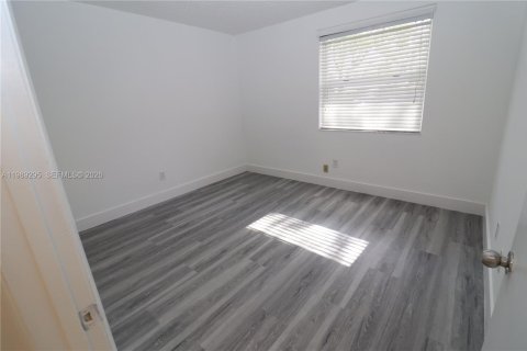 Copropriété à louer à North Miami Beach, Floride: 3 chambres, 116.13 m2 № 2062258 - photo 12