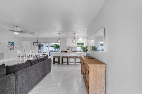 Casa en alquiler en Pompano Beach, Florida, 4 dormitorios, 152.17 m2 № 2054394 - foto 2