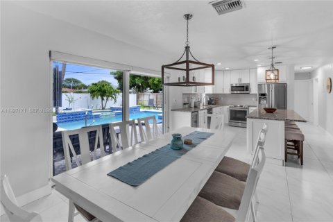 Casa en alquiler en Pompano Beach, Florida, 4 dormitorios, 152.17 m2 № 2054394 - foto 9