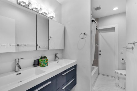 Casa en alquiler en Pompano Beach, Florida, 4 dormitorios, 152.17 m2 № 2054394 - foto 25