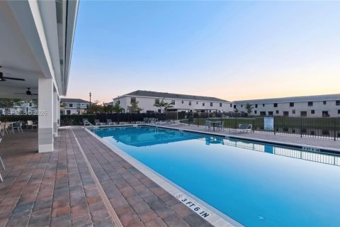 Touwnhouse à louer à Florida City, Floride: 3 chambres, 128.21 m2 № 2076396 - photo 3