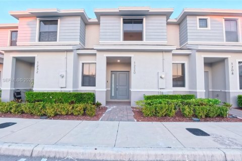 Touwnhouse à louer à Florida City, Floride: 3 chambres, 128.21 m2 № 2076396 - photo 6