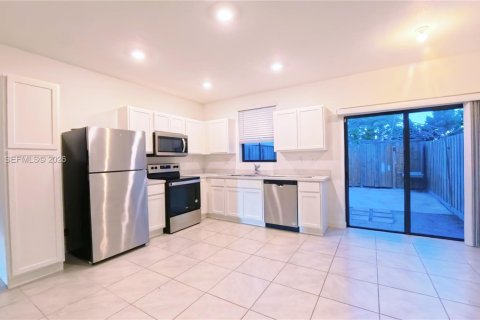 Touwnhouse à louer à Florida City, Floride: 3 chambres, 128.21 m2 № 2076396 - photo 5